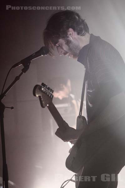 A PLACE TO BURY STRANGERS - 2009-11-19 - PARIS - La Maroquinerie - 